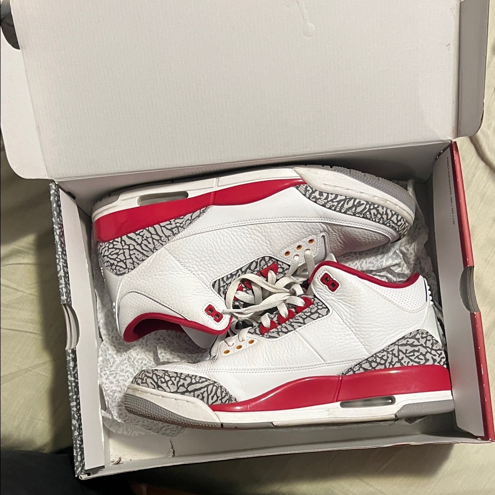 Jordan White and Red Sneakers Jordan 3 cardinal